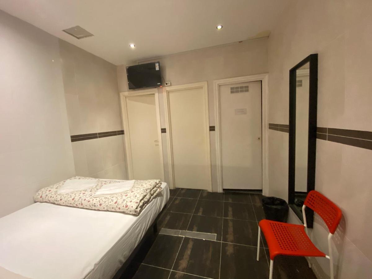 Hostal Granvia 628 Barcellona Esterno foto