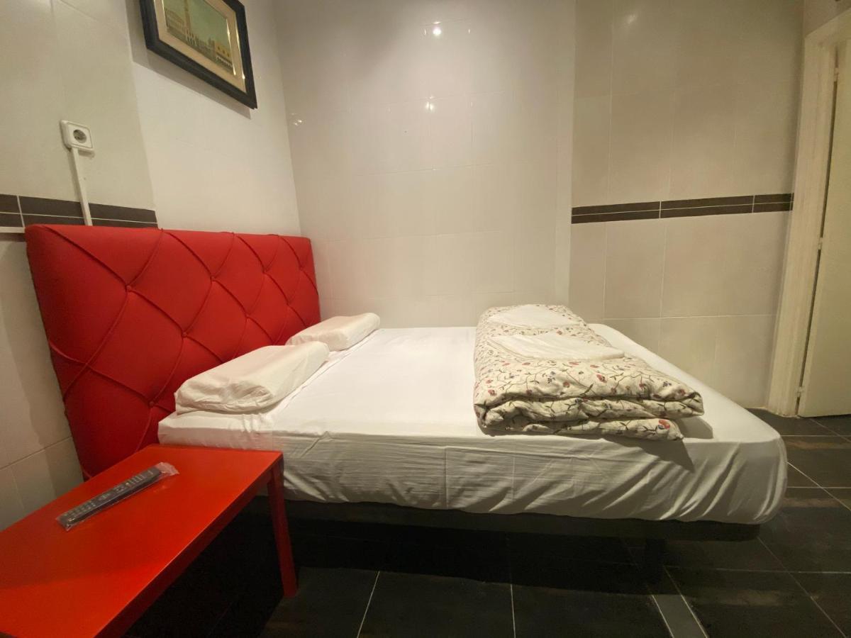 Hostal Granvia 628 Barcellona Esterno foto