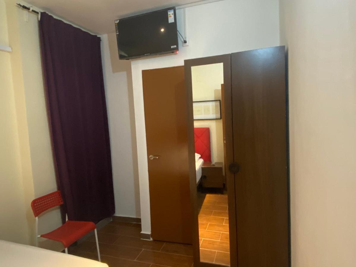 Hostal Granvia 628 Barcellona Esterno foto