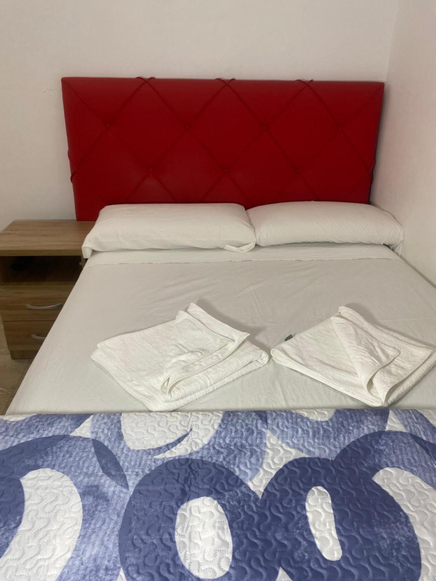 Hostal Granvia 628 Barcellona Esterno foto