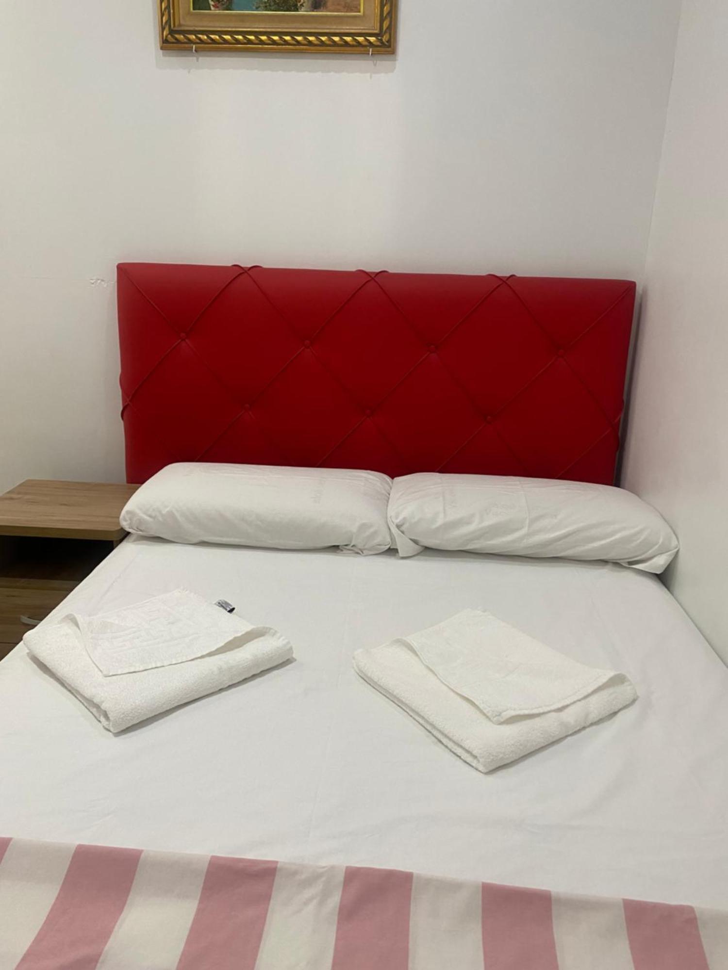 Hostal Granvia 628 Barcellona Esterno foto
