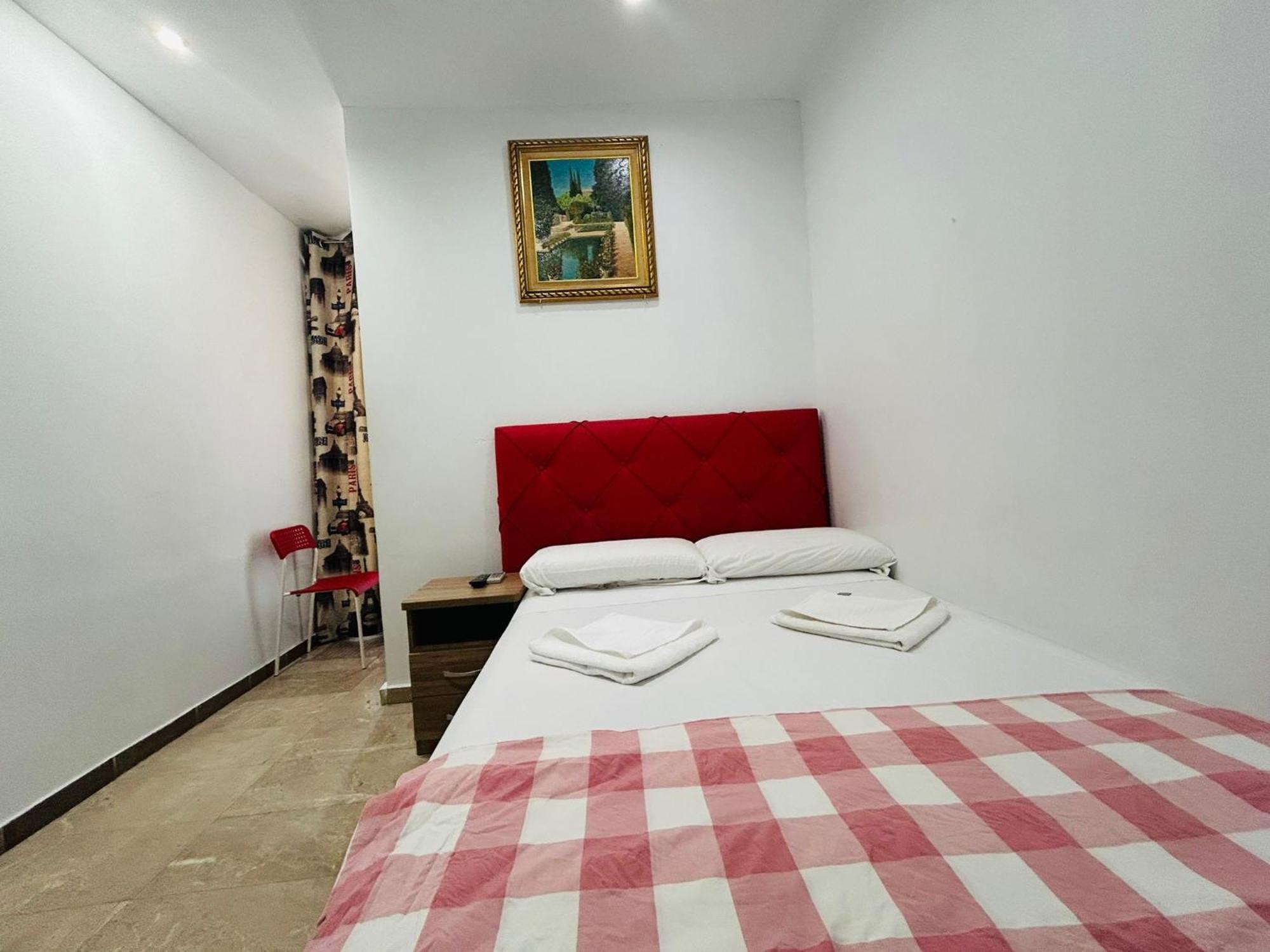 Hostal Granvia 628 Barcellona Esterno foto